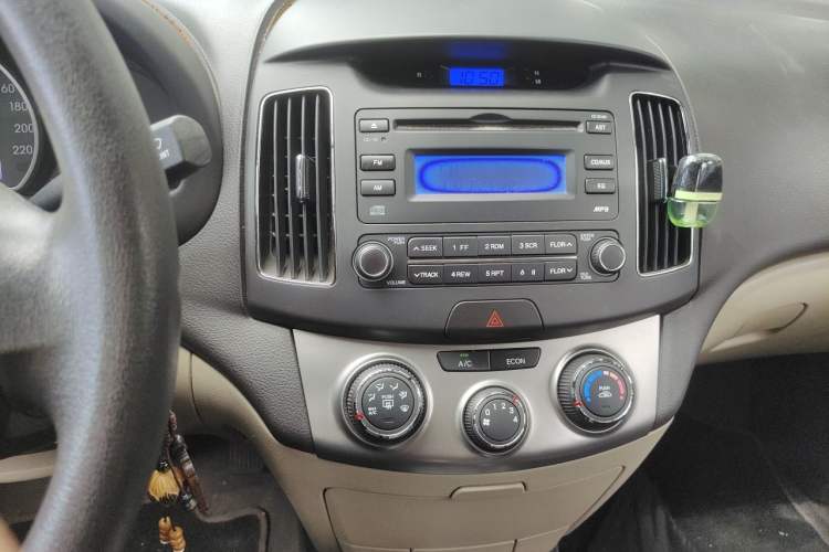 Used Hyundai Celesta 2011 1.6L Automatic Comfort Edition Audio And AC Panel