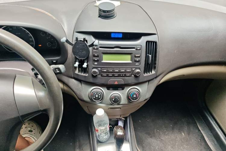 Used Hyundai Celesta 2011 1.6L Automatic Comfort Edition Audio And AC Panel