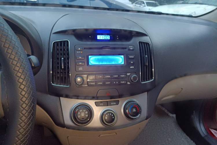 Used Hyundai Celesta 2011 1.6L Automatic Comfort Edition Audio And AC Panel