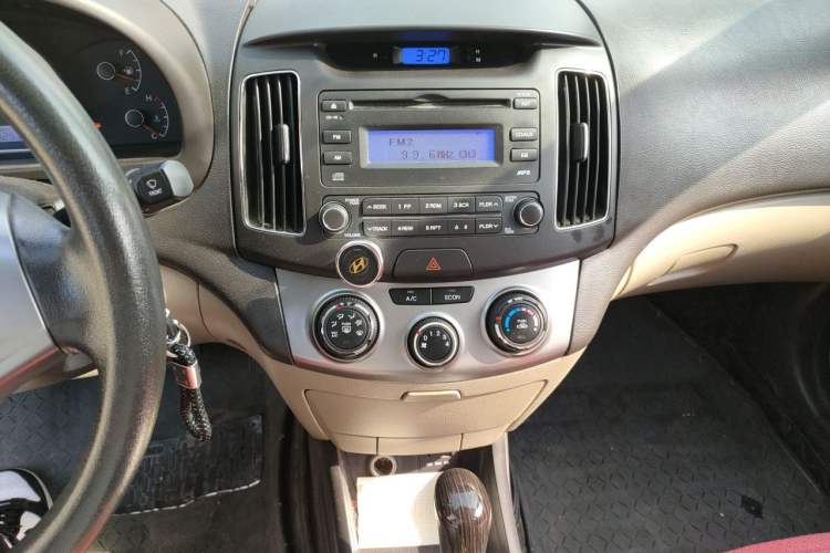 Used Hyundai Celesta 2011 1.6L Automatic Comfort Edition Audio And AC Panel