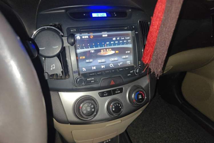 Used Hyundai Celesta 2011 1.6L Automatic Comfort Edition Audio And AC Panel