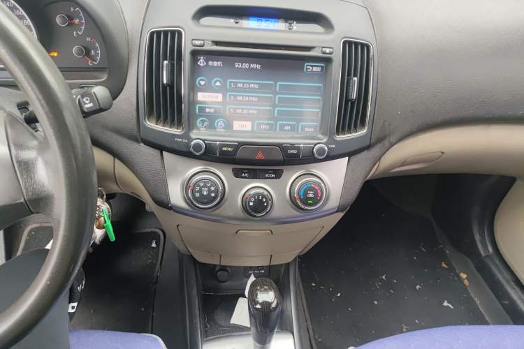 Used Hyundai Celesta 2011 1.6L Automatic Comfort Edition Audio And AC Panel