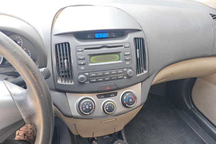 Used Hyundai Celesta 2011 1.6L Automatic Comfort Edition Audio And AC Panel