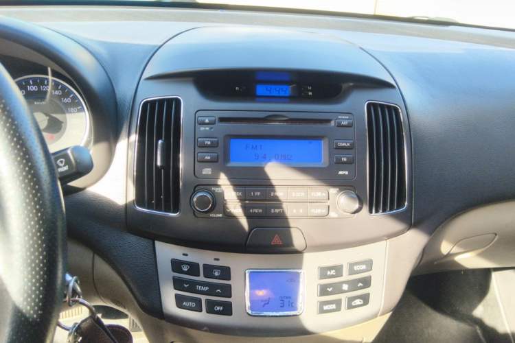 Used Hyundai Celesta 2011 1.6L Automatic Luxury Version Audio And AC Panel