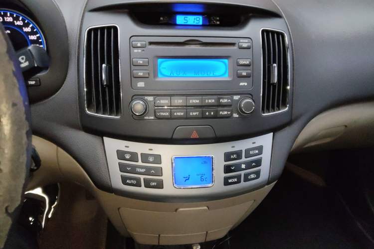 Used Hyundai Celesta 2011 1.6L Automatic Luxury Version Audio And AC Panel