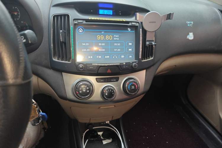 Used Hyundai Celesta 2011 1.6L Manual Comfort Edition Audio And AC Panel