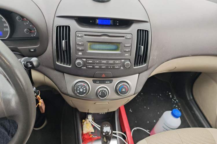 Used Hyundai Celesta 2011 1.6L Automatic Comfort Edition Audio And AC Panel