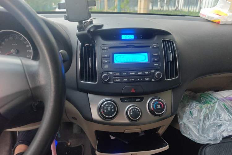 Used Hyundai Celesta 2011 1.6L Manual Comfort Edition Audio And AC Panel