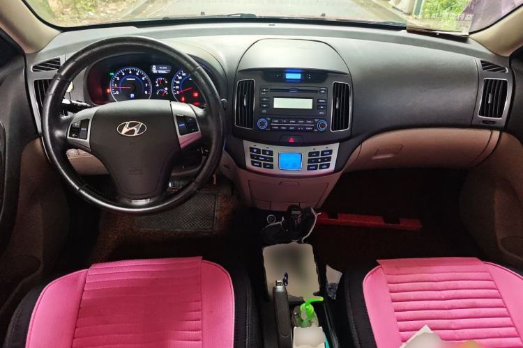 Used Hyundai Celesta 2011 1.6L Automatic Luxury Version Center Console