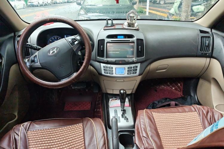 Used Hyundai Celesta 2011 1.6L Automatic Luxury Version Center Console