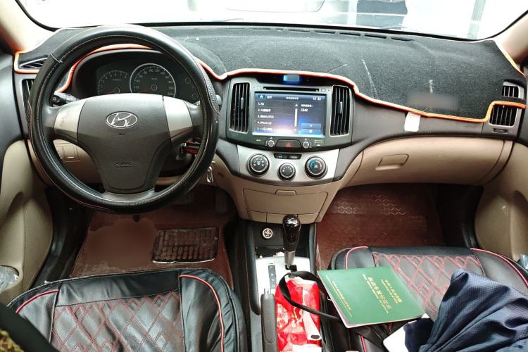 Used Hyundai Celesta 2011 1.6L Automatic Comfort Edition Center Console