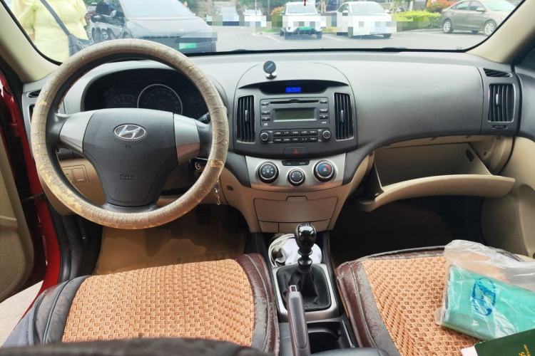 Used Hyundai Celesta 2011 1.6L Manual Comfort Edition Center Console