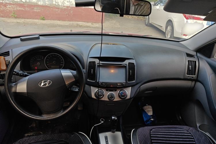 Used Hyundai Celesta 2011 1.6L Automatic Comfort Edition Center Console