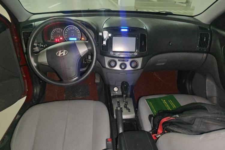 Used Hyundai Celesta 2011 1.6L Automatic Comfort Edition Center Console