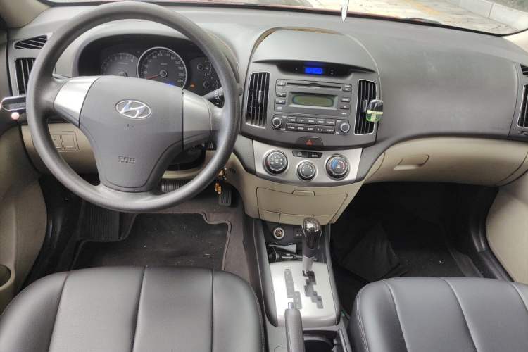 Used Hyundai Celesta 2011 1.6L Automatic Comfort Edition Center Console