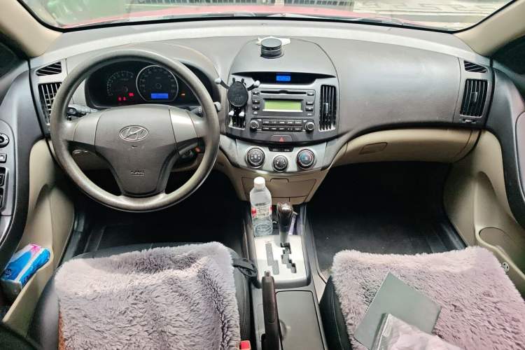 Used Hyundai Celesta 2011 1.6L Automatic Comfort Edition Center Console