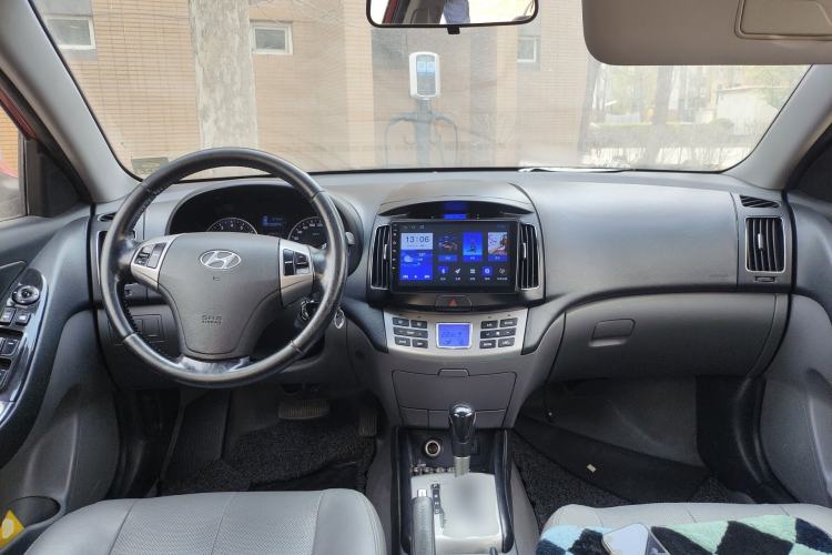Used Hyundai Celesta 2011 1.6L Automatic Luxury Version Center Console