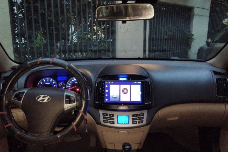 Used Hyundai Celesta 2011 1.6L Automatic Luxury Version Center Console