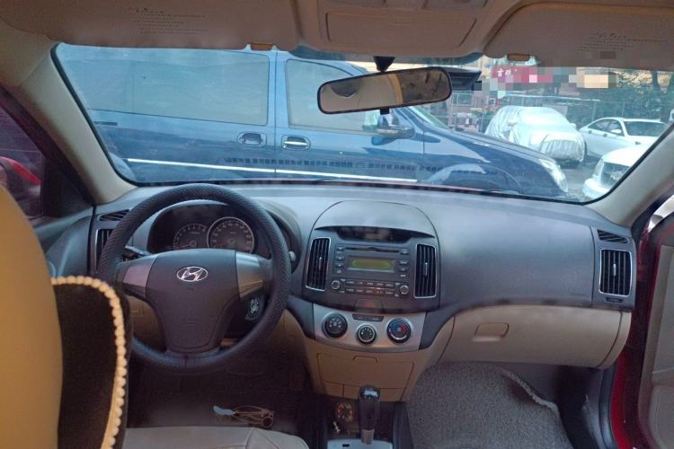 Used Hyundai Celesta 2011 1.6L Automatic Comfort Edition Center Console