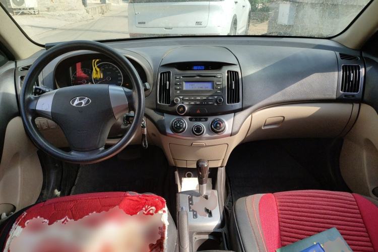 Used Hyundai Celesta 2011 1.6L Automatic Comfort Edition Center Console