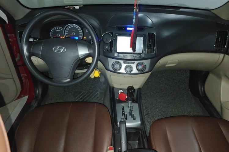 Used Hyundai Celesta 2011 1.6L Automatic Comfort Edition Center Console