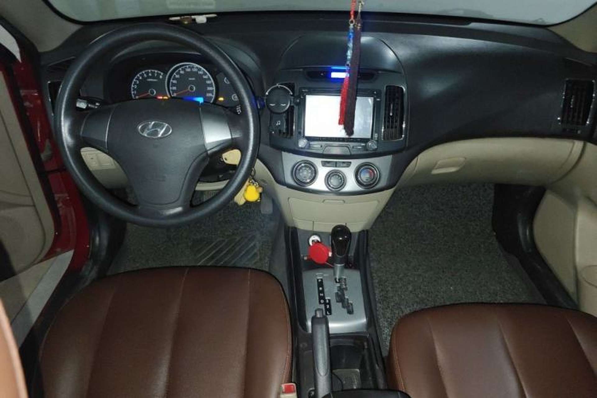 Used Hyundai Celesta 2011 1.6L Automatic Comfort Edition Center Console