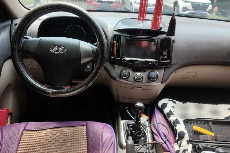 Used Hyundai Celesta 2011 1.6L Manual Luxury Model Center Console