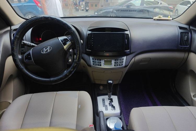 Used Hyundai Celesta 2011 1.6L Automatic Comfort Edition Center Console