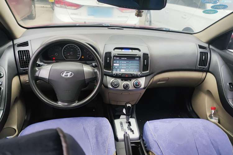 Used Hyundai Celesta 2011 1.6L Automatic Comfort Edition Center Console