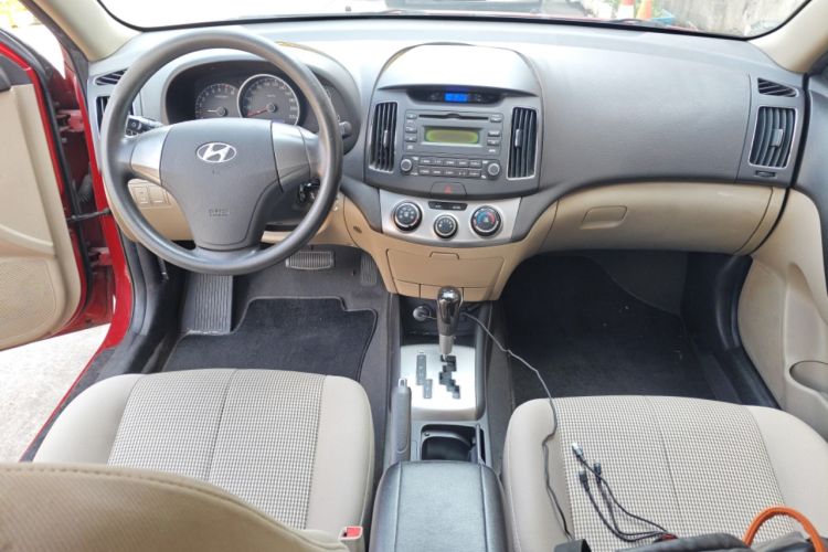 Used Hyundai Celesta 2011 1.6L Automatic Comfort Edition Center Console