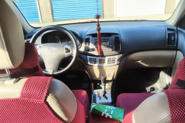 Used Hyundai Celesta 2011 1.6L Automatic Luxury Version Center Console