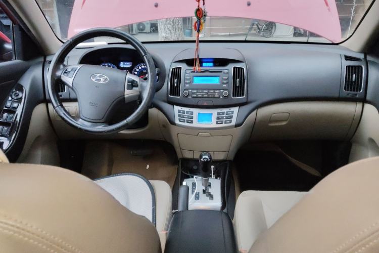 Used Hyundai Celesta 2011 1.6L Automatic Luxury Version Center Console