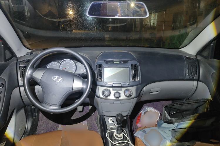 Used Hyundai Celesta 2011 1.6L Manual Comfort Edition Center Console