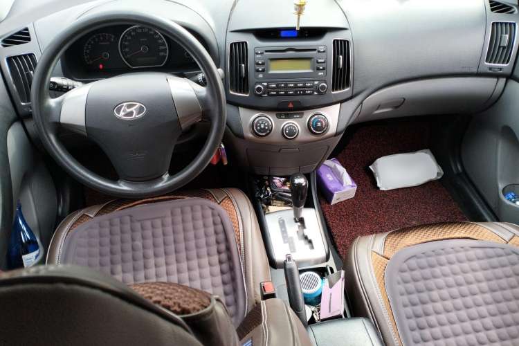 Used Hyundai Celesta 2011 1.6L Automatic Comfort Edition Center Console