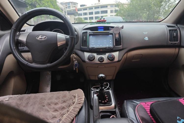 Used Hyundai Celesta 2011 1.6L Manual Comfort Edition Center Console