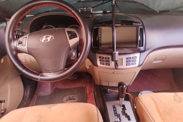 Used Hyundai Celesta 2011 1.6L Automatic Luxury Version Center Console