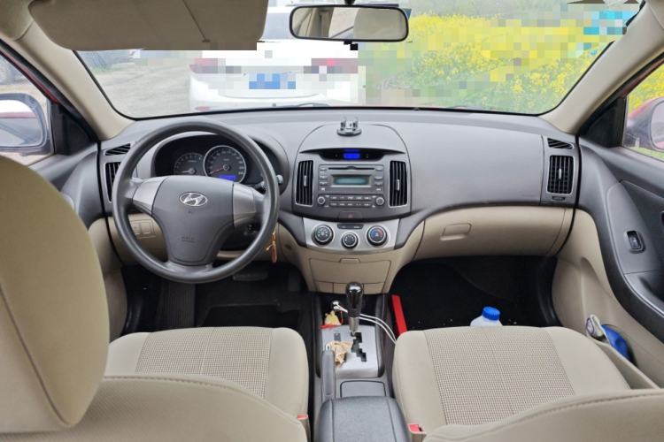 Used Hyundai Celesta 2011 1.6L Automatic Comfort Edition Center Console