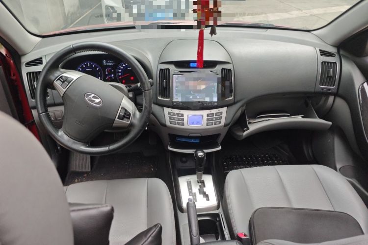 Used Hyundai Celesta 2011 1.6L Automatic Luxury Version Center Console