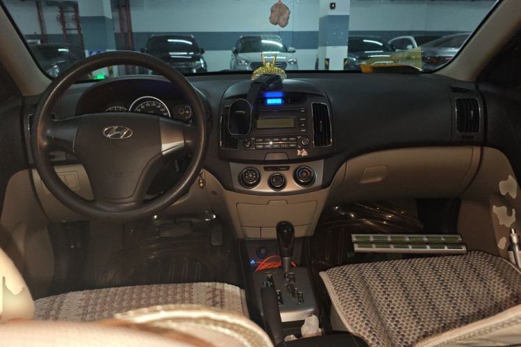 Used Hyundai Celesta 2011 1.6L Automatic Comfort Edition Center Console