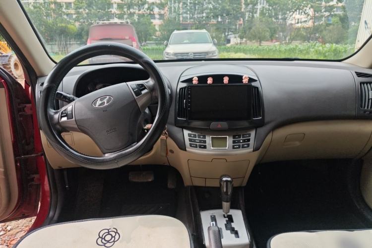 Used Hyundai Celesta 2011 1.6L Automatic Luxury Version Center Console