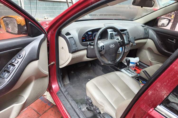Used Hyundai Celesta 2011 1.6L Automatic Luxury Version Driver Seat