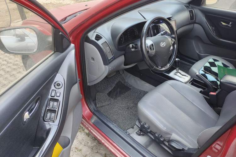 Used Hyundai Celesta 2011 1.6L Automatic Luxury Version Driver Seat