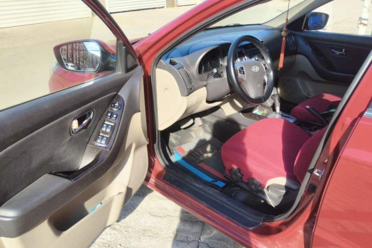 Used Hyundai Celesta 2011 1.6L Automatic Luxury Version Driver Seat