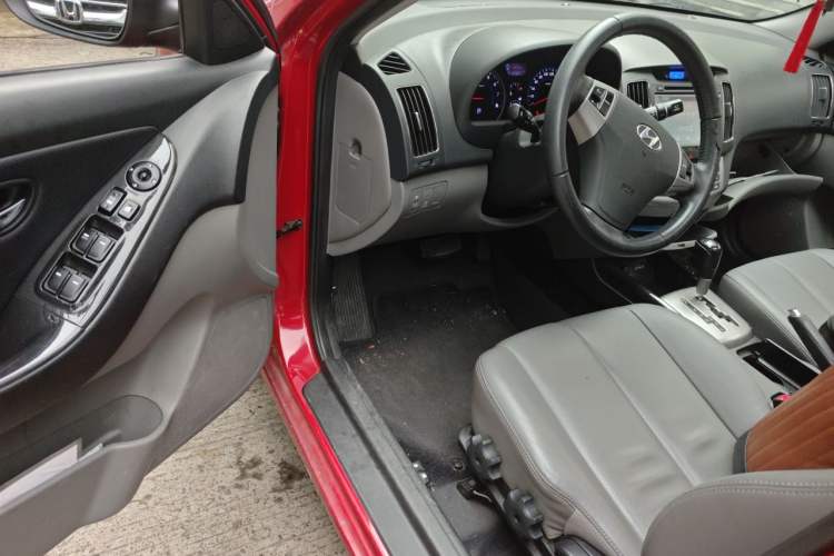 Used Hyundai Celesta 2011 1.6L Automatic Luxury Version Driver Seat