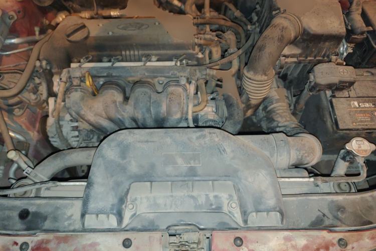 Used Hyundai Celesta 2011 1.6L Manual Luxury Model Engine Bay