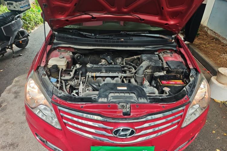 Used Hyundai Celesta 2011 1.6L Automatic Luxury Version Engine Bay