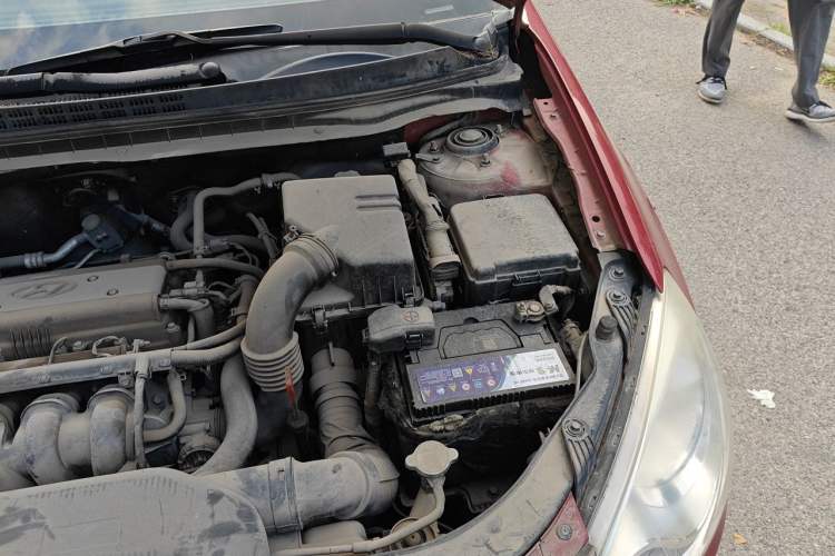Used Hyundai Celesta 2011 1.6L Automatic Comfort Edition Engine Bay Left