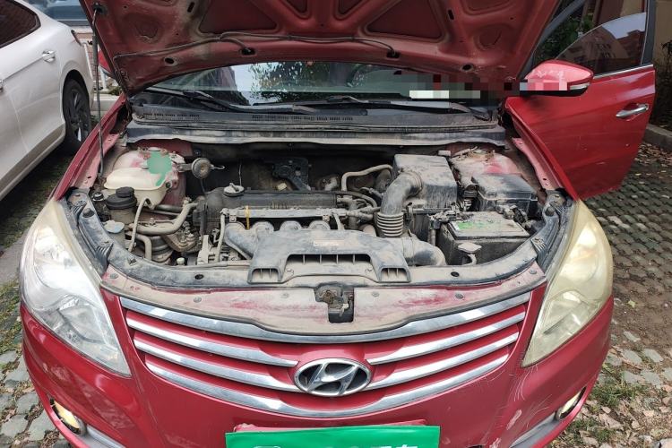 Used Hyundai Celesta 2011 1.6L Manual Luxury Model Engine Bay