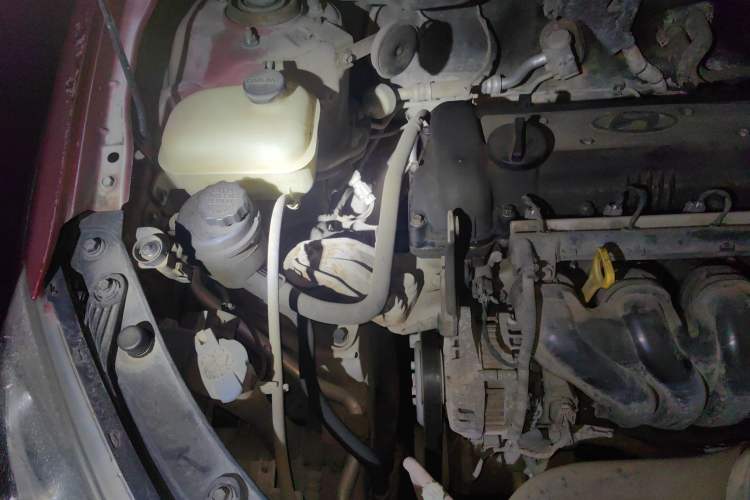 Used Hyundai Celesta 2011 1.6L Automatic Luxury Version Engine Bay Right
