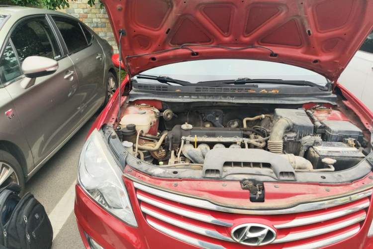 Used Hyundai Celesta 2011 1.6L Manual Comfort Edition Engine Bay Right